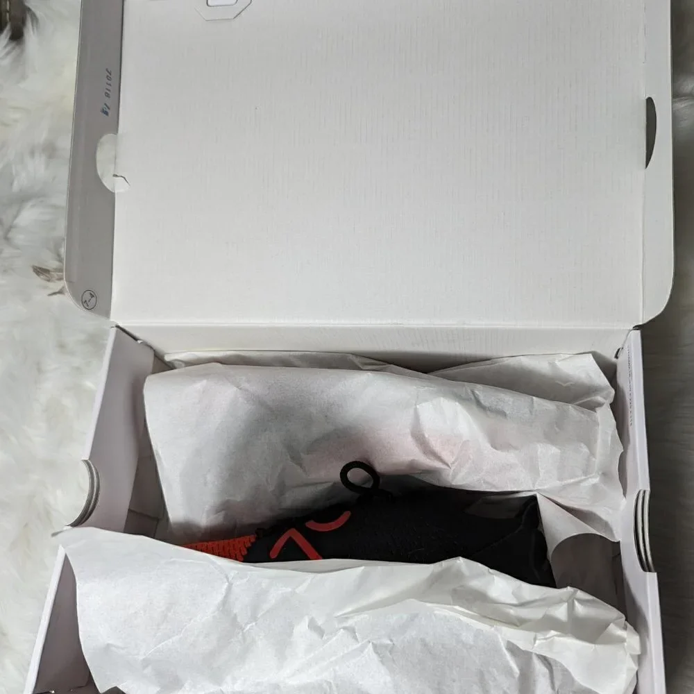 Nike Air Max 270 Flyknit Men's Size 9.5 Black Red White AO1023601